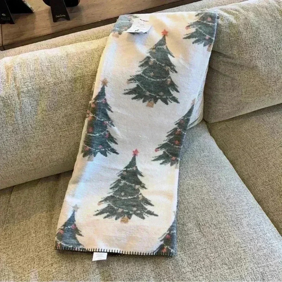 DOCOFIL Oversized Christmas Tree Throw Blanket Holiday Home Decor Gift 51”x67” - Picture 1 of 9